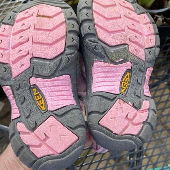 Preowned Keen Toddler girl Multicolor Striped Closed-Toe Sandals 8 US excellent - Picture 4 of 11